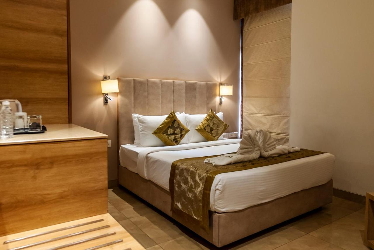 Celebrant Hotel Bénarès Extérieur photo